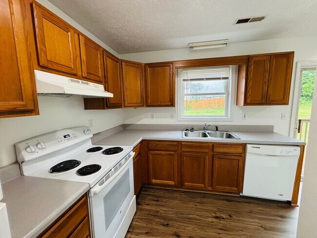 Foto del edificio - 2 Bedroom, 1.5 Bathroom Duplex