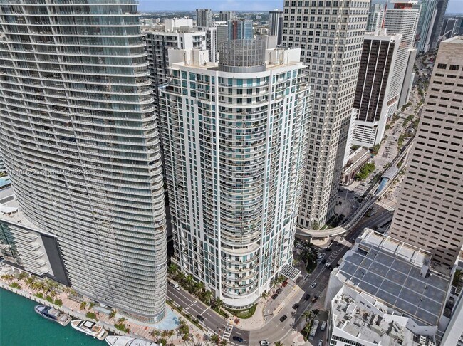 Foto del edificio - 300 S Biscayne Blvd