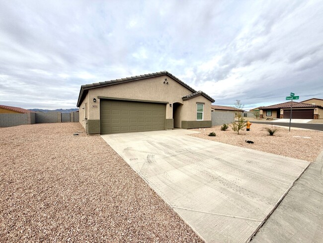 Building Photo - Beautiful 2024 Built 3 Bedroom Home on Cor...