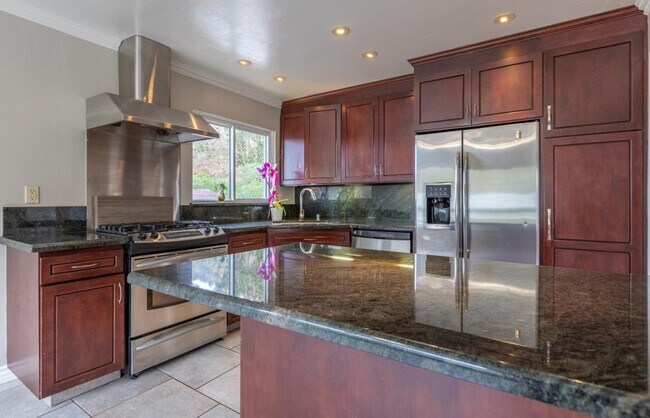 Building Photo - 1539 Terra Nova Blvd
