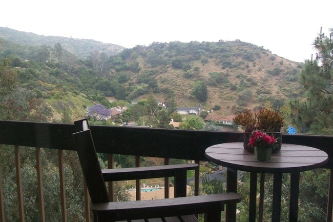 Building Photo - COMING SOON!! Gorgeous condo with Amazing Views!