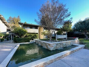 Building Photo - 151 Buckingham Dr