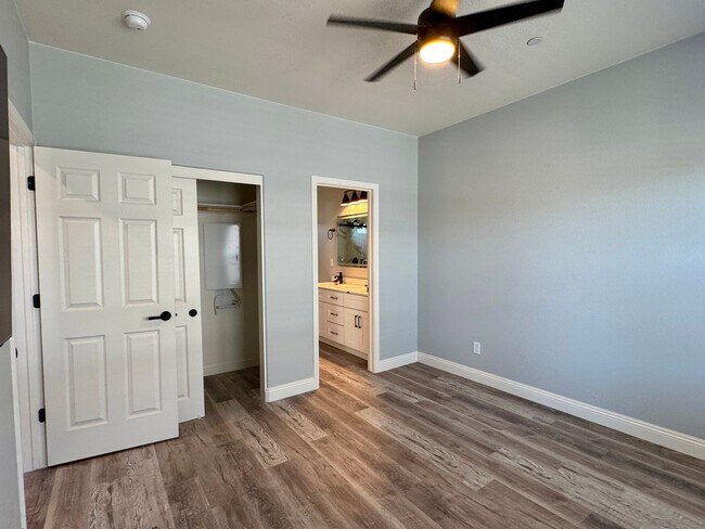 Foto del edificio - New Construction, All Solar, Three Bed, Th...