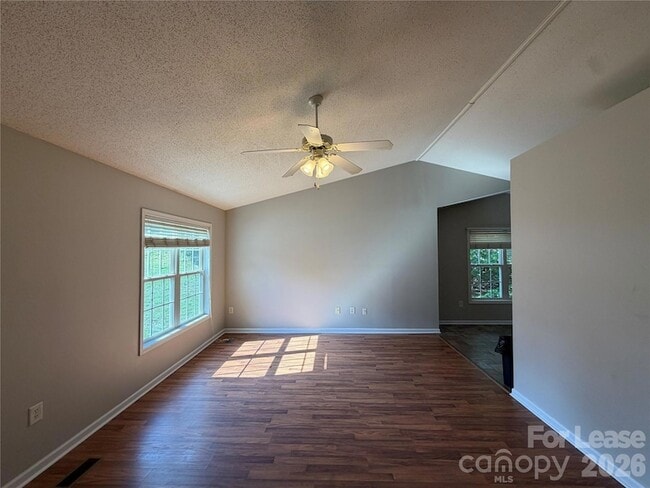 Building Photo - 375 Brookfield Dr