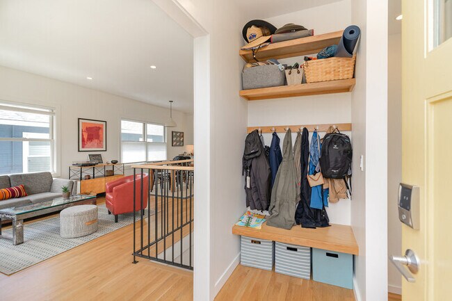 Foto del edificio - 3529 Burke Ave N