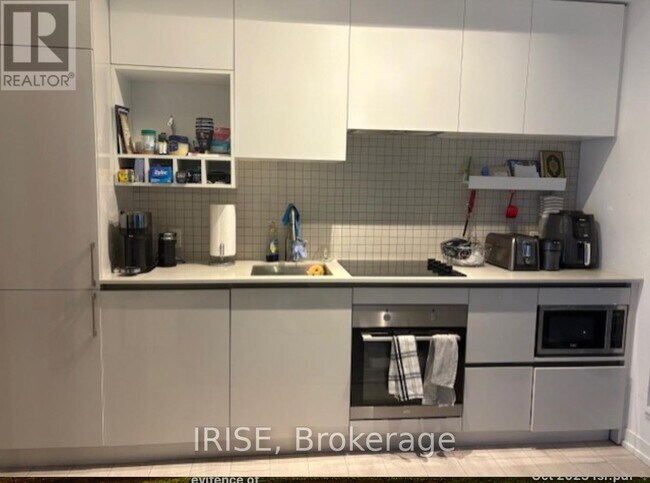 Building Photo - 5 Buttermill Ave.