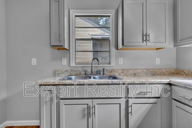 Building Photo - 4807 Terrace M