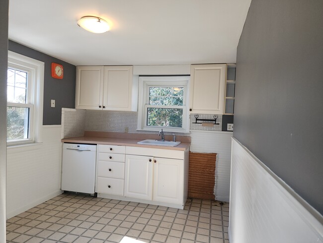 Foto del edificio - 23 Brewster Rd
