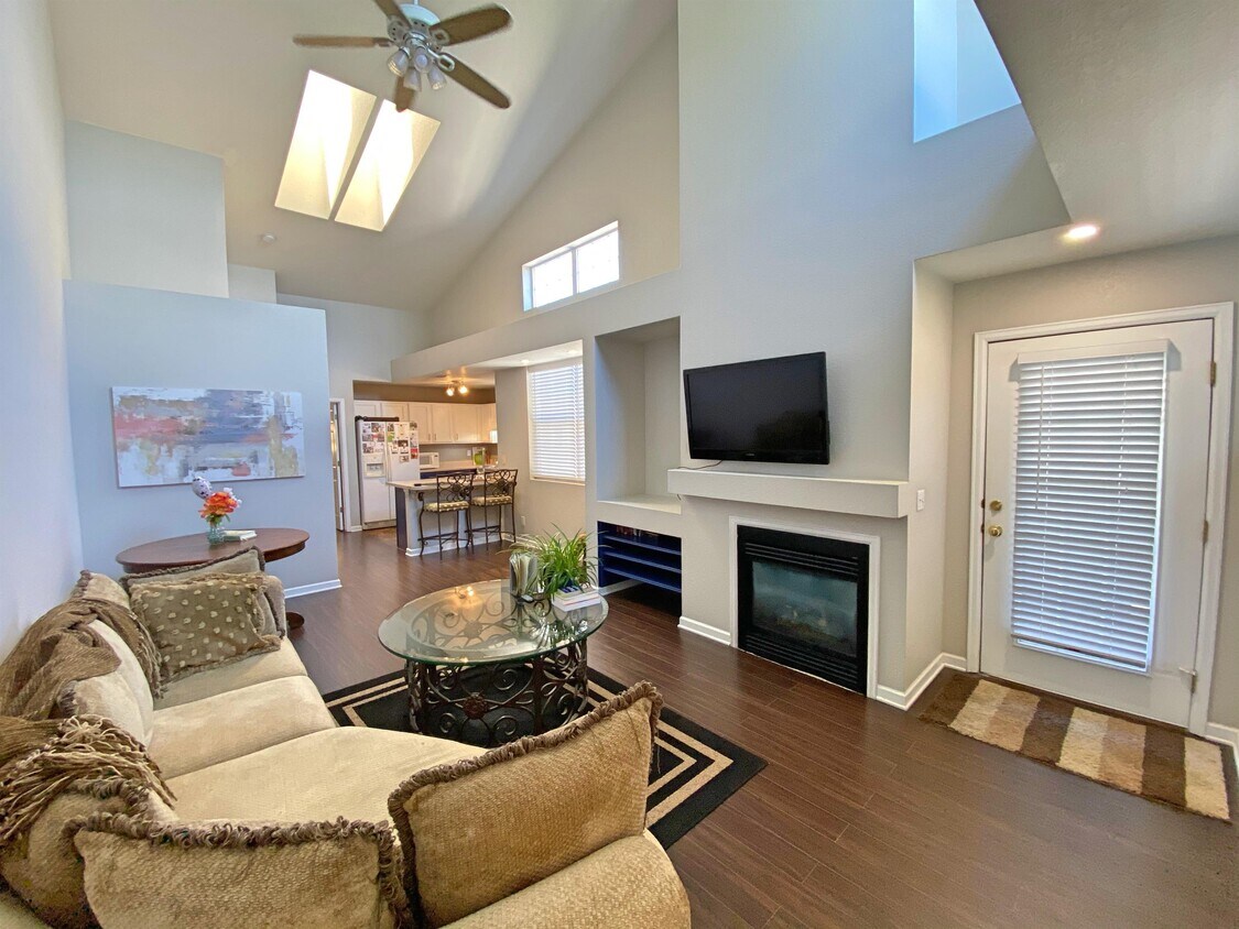Primary Photo - 2860 W Centennial Dr