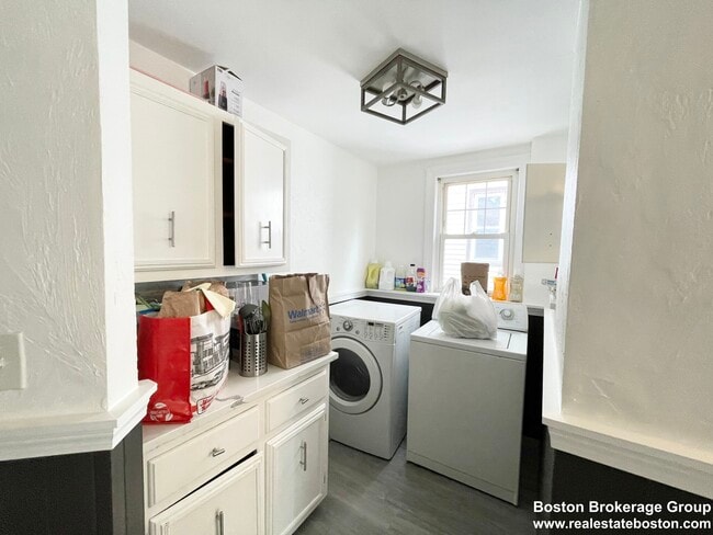 Building Photo - 31 Falcon St