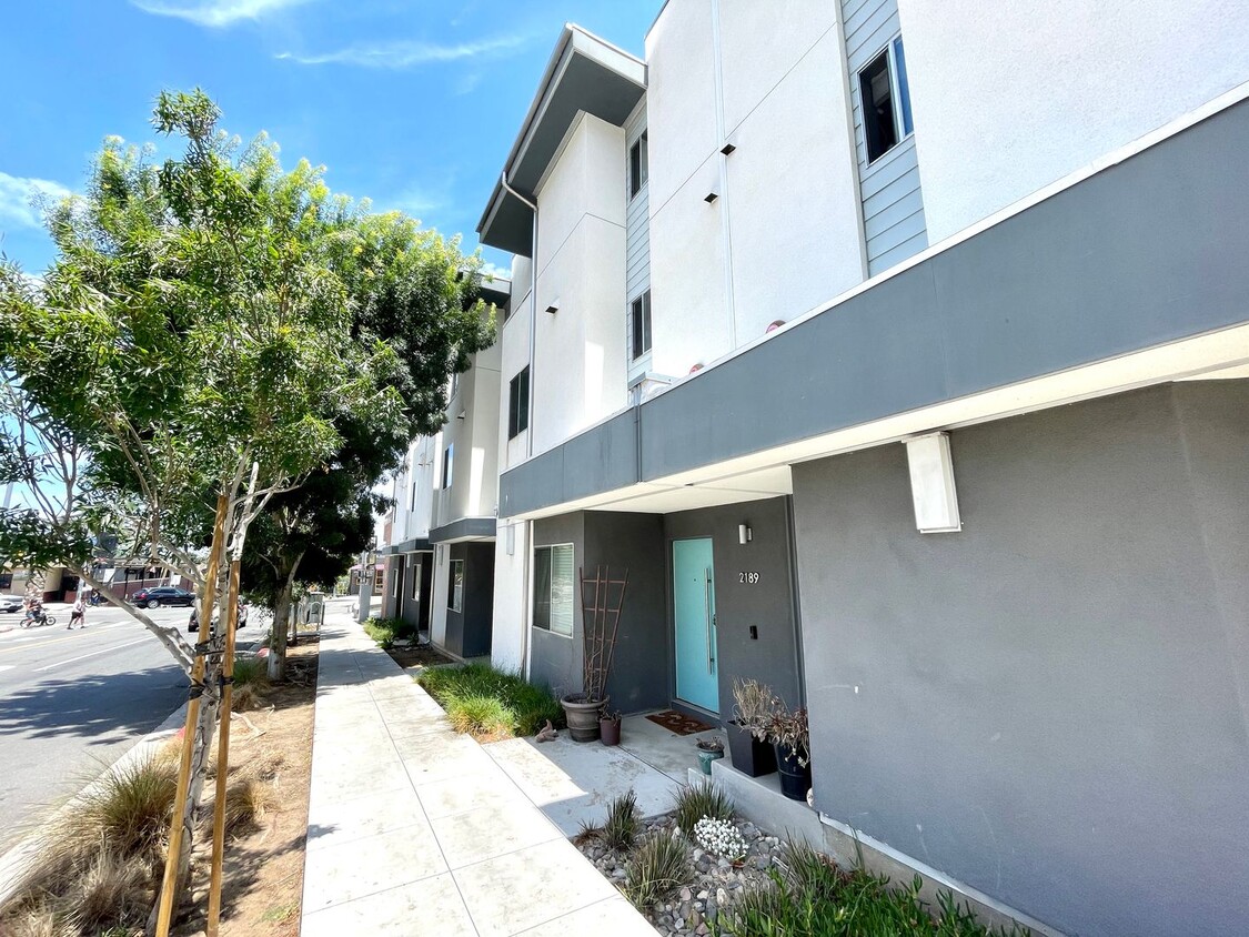 Foto principal - Modern 3 story 3B/3.5BA Ocean Beach Home w...