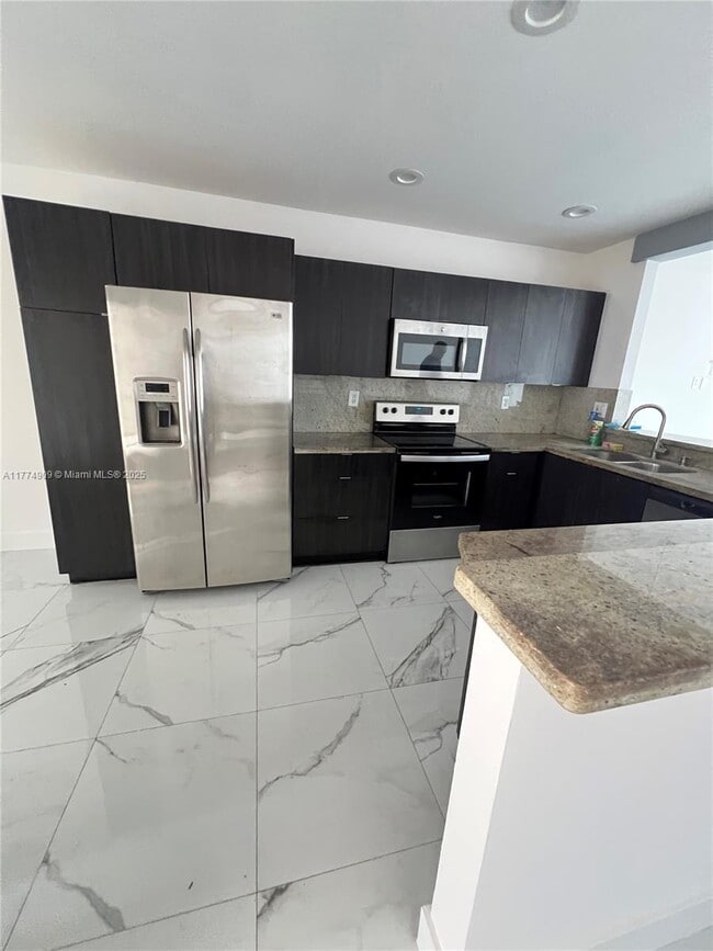 Foto del edificio - 6275 NW 109th Ave