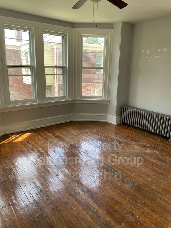 Foto del edificio - 441 E Walnut Ln