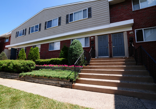 Building Photo - Buttonwood Apartments