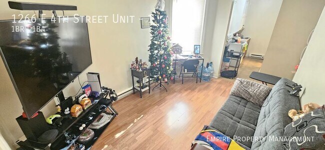 Foto del edificio - 1st Floor: 1 Bedroom/ 1 Bathroom Apartment...