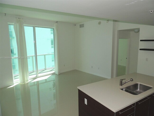 Building Photo - 1900 N Bayshore Dr