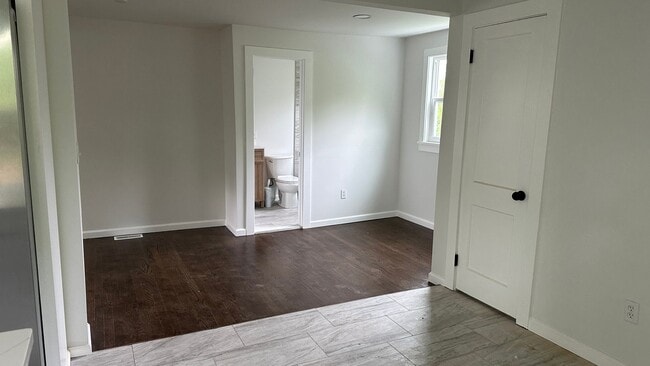 Building Photo - 10 Maple Way