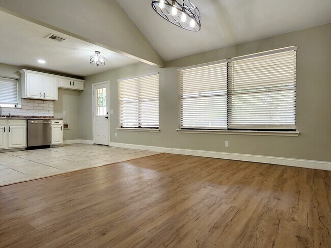 Foto del edificio - 11703 Lorene Ave