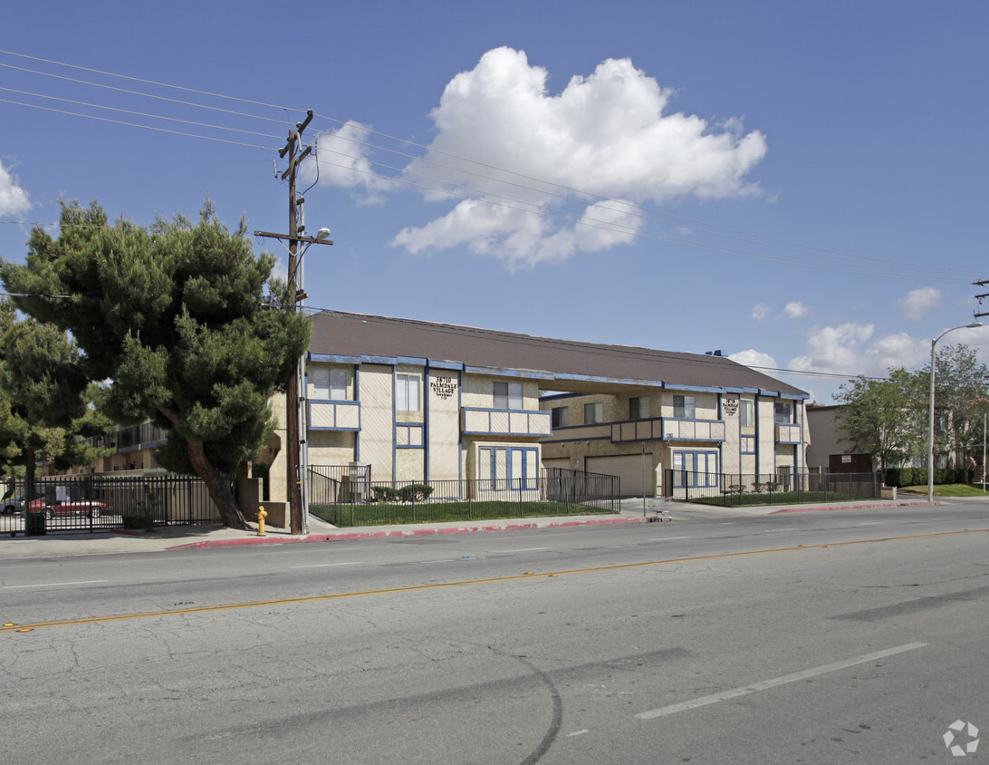 Building Photo - Palmdale Village Townhomes