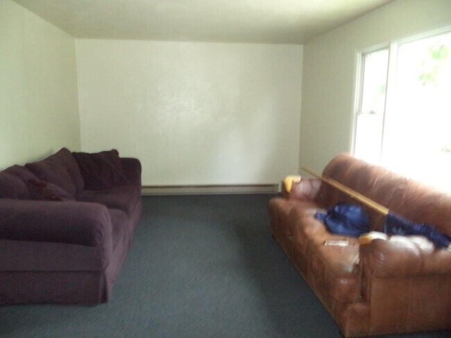 Foto del edificio - 4 Bedroom, 1.5 Bathroom House -- Available...