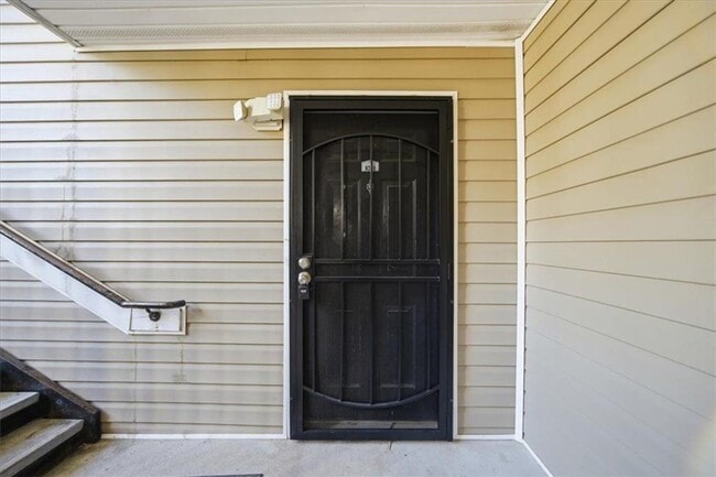 Building Photo - Charming 3-Bedroom Condo in Fairington Village