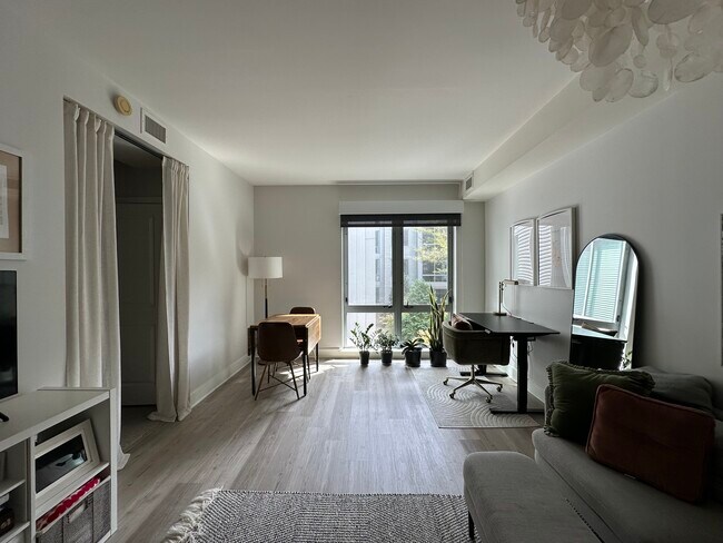 Foto del edificio - 4101 Albemarle St NW