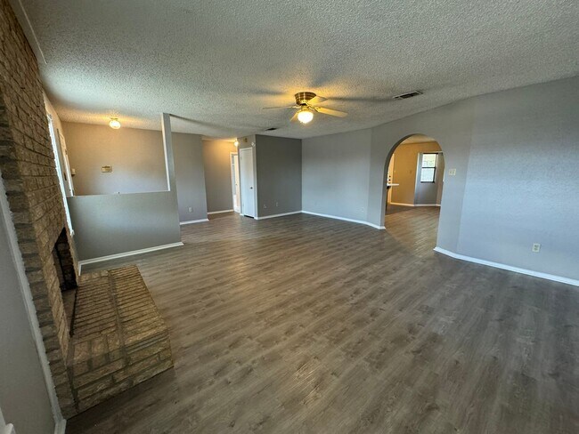 Foto del edificio - 3 bedroom 2 bath Refreshed