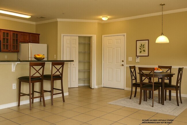 Foto del edificio - Spacious 2 bed 2 bath condo, split floorplan on the 3rd floor! Gated community at Mosaic at Millenia