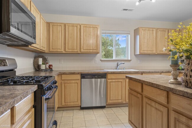 Building Photo - 4 br, 2.5 bath House - 9617 181st Street C...