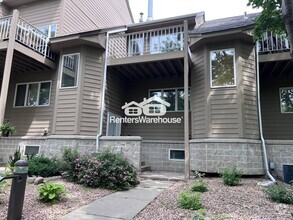 Building Photo - 2852 Kenwood Isles Dr