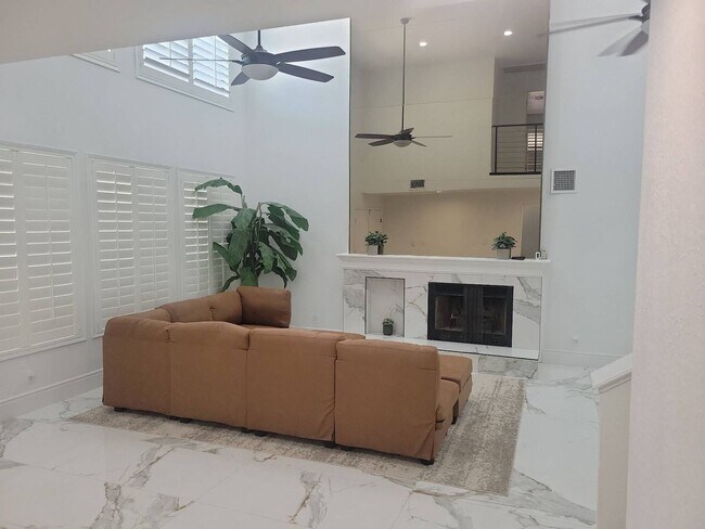 Foto del edificio - BEAUITFUL PROPERTY WITH A POOL AND SPA!