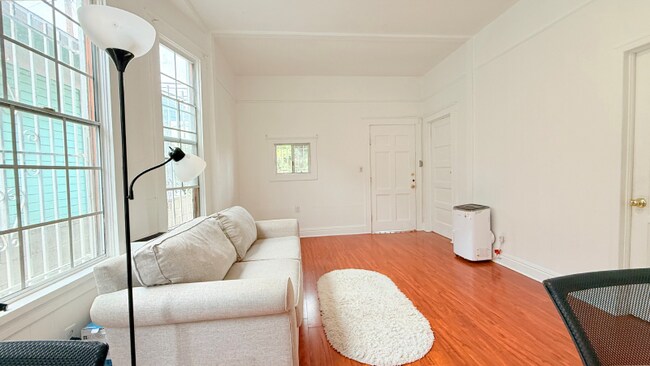 Building Photo - 1522 W 29th St