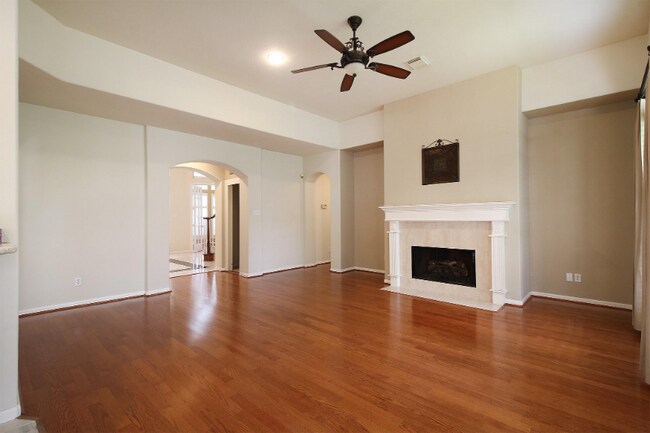 Foto del edificio - 18811 Cypress Chateau Dr