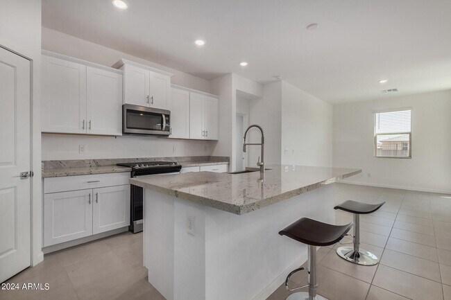 Building Photo - 16023 W Gray Fox Trl