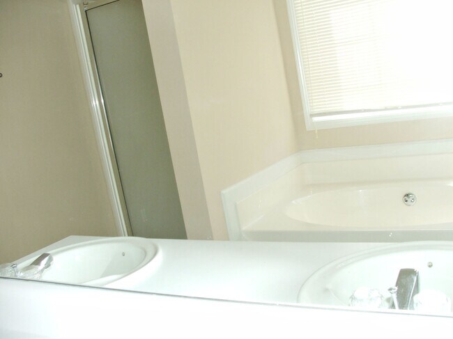 Foto del edificio - 3830 Michaels Creek Way