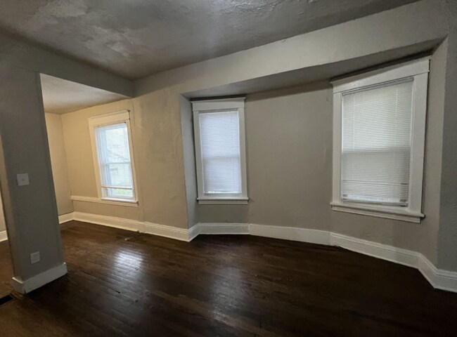 Foto del edificio - 824 Tyler St