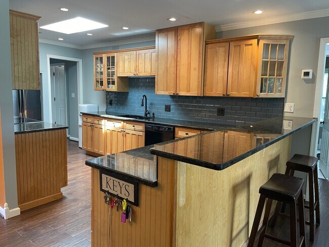 Foto del edificio - 6709 River Rd