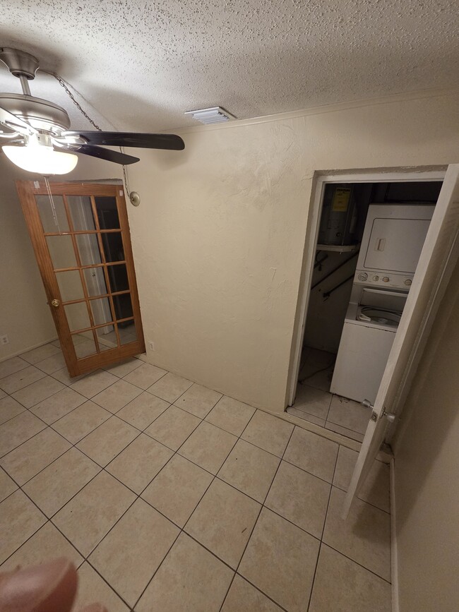 Bonus Room / Den - 9332 Sun Ct