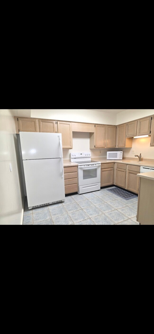 Kitchen - 3115 Patrick Henry Dr