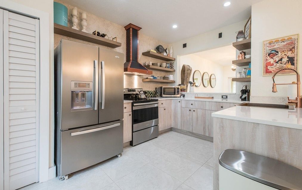 Primary Photo - 1910 Coastal Bay Blvd