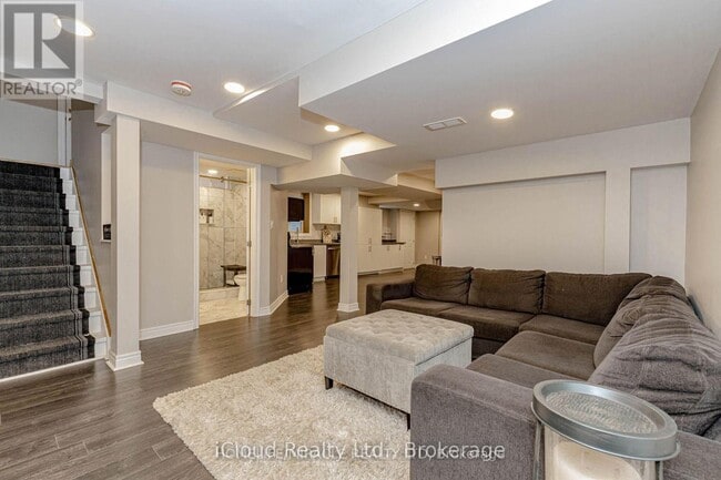 Building Photo - 32 Masters Green Crescent