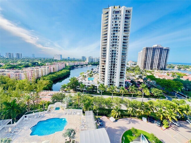 Foto del edificio - 19400 Turnberry Way