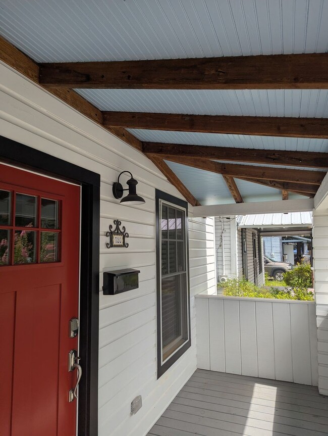 Building Photo - Stunning Fully Renovated 3-Bedroom, 2-Bathroom Cottage-Style Home