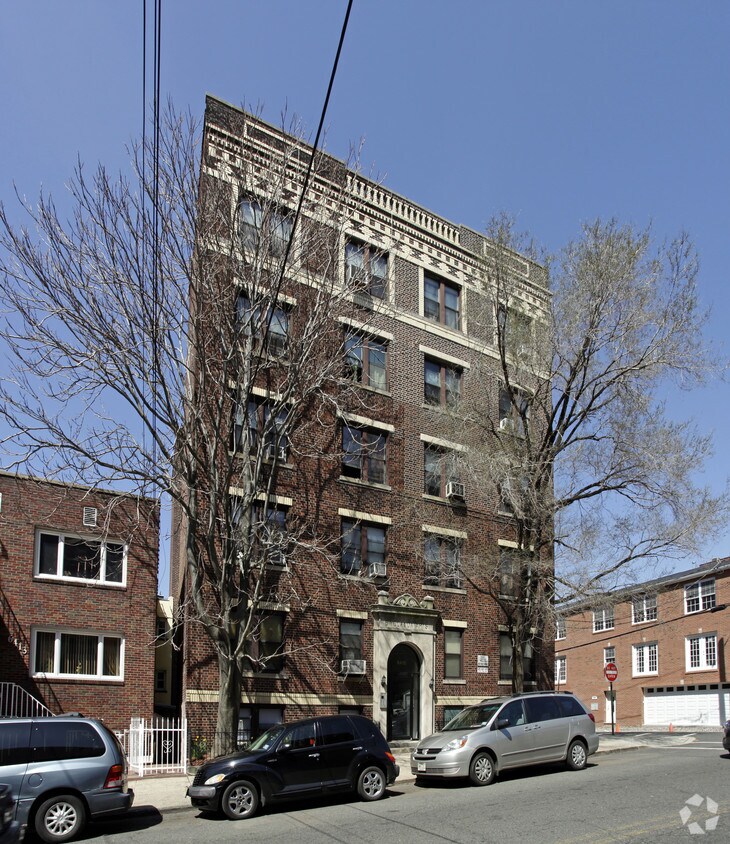 Primary Photo - 6415 Broadway