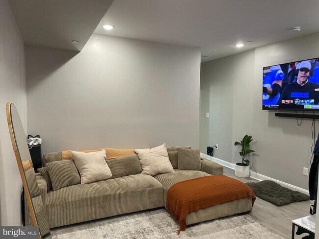 Foto del edificio - 667 N 39th St