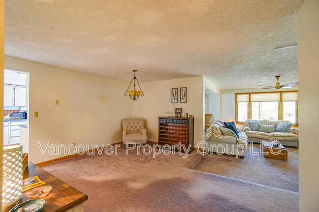 Foto del edificio - 1902 NE 128th Ave