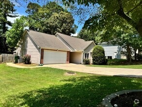 Building Photo - 4262 Apache Dr SE