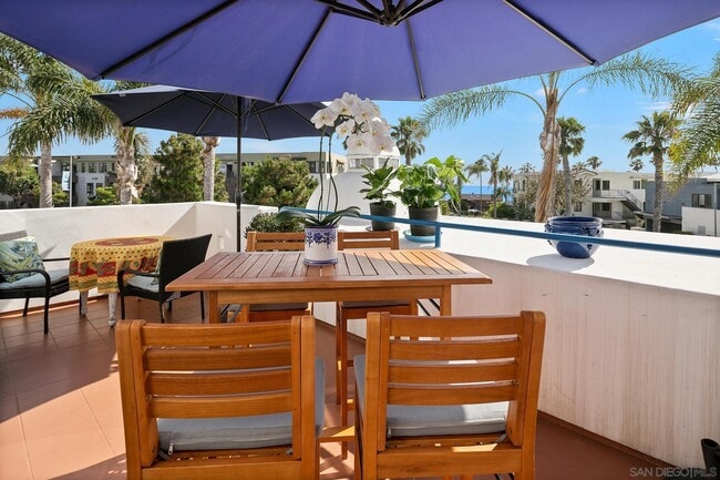 Building Photo - 5437 La Jolla Blvd