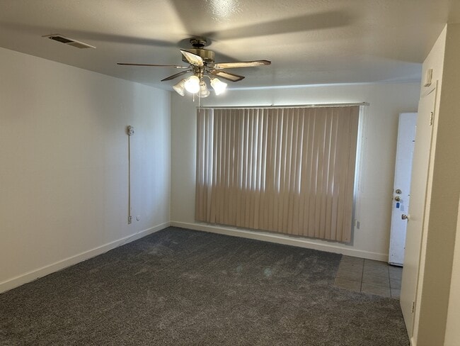 Building Photo - Welcome to Woodside Drive! Opportunity awa...
