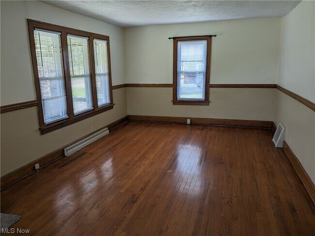 Building Photo - 6853 Winfield Strasburg Rd NW
